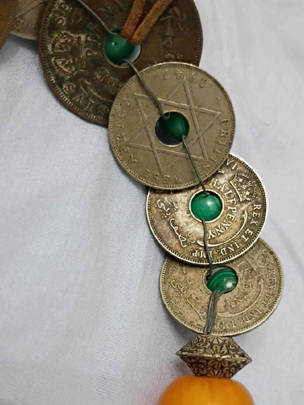 Vintage British West African Green and Amber Beaded Coin Trade Bead Necklace - Picture 8 of 15